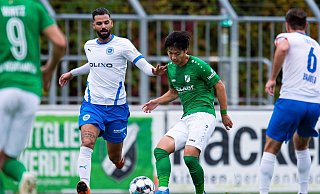 Der Spielbetrieb in der Regionalliga West wird fortgesetzt, schon am Mittwoch geht es für den SV Rödinghausen (hier mit Seung-Won Lee) beim Tabellenzweiten RW Essen weiter. - Noah Wedel Der Spielbetrieb in der Regionalliga West wird fortgesetzt, schon am Mittwoch geht es für den SV Rödinghausen (hier mit Seung-Won Lee) beim Tabellenzweiten RW Essen weiter. - Noah Wedel