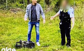 Am 7. Juli 2020 ist es vor dem Anwesen von Clemens Tönnies in Rheda-Wiedenbrück zu dem folgenreichen Polizeieinsatz gekommen, der ein langes juristisches Nachspiel hat. - Screenshot/Sat.1 Am 7. Juli 2020 ist es vor dem Anwesen von Clemens Tönnies in Rheda-Wiedenbrück zu dem folgenreichen Polizeieinsatz gekommen, der ein langes juristisches Nachspiel hat. - Screenshot/Sat.1