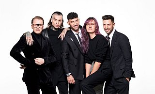 Die deutschen Fab Five (fabulösen Fünf) der Realityserie «Queer Eye Germany» ab dem 9.3. bei Netflix. - Foto: Thomas Schenk/Netflix/dpa Die deutschen Fab Five (fabulösen Fünf) der Realityserie «Queer Eye Germany» ab dem 9.3. bei Netflix. - Foto: Thomas Schenk/Netflix/dpa