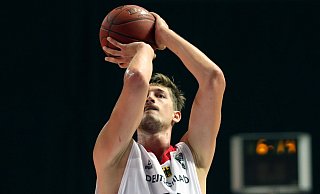 Tibor Pleiß kehrt ins Nationalteam zurück. - Ina Fassbender/dpa Tibor Pleiß kehrt ins Nationalteam zurück. - Ina Fassbender/dpa