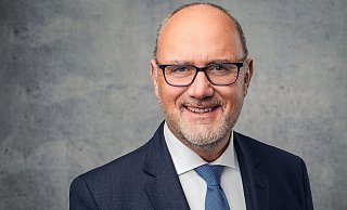 Johannes Schlütz (unabhängig) will Bürgermeister von Nieheim werden. Für die Zukunft möchte er die Stadt auf ein deutlich breiteres Fundament stellen. - Das Fotostudio Johannes Schlütz (unabhängig) will Bürgermeister von Nieheim werden. Für die Zukunft möchte er die Stadt auf ein deutlich breiteres Fundament stellen. - Das Fotostudio