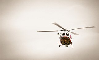 Ein Hubschrauber kreist über die Landschaft. - (Symbolbild): Pixabay Ein Hubschrauber kreist über die Landschaft. - (Symbolbild): Pixabay