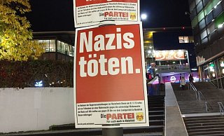 Dieses und andere strittige Plakate hatte „Die Partei" vor der Neonazi-Demo am 9. November aufgehängt. Foto: Die Partei - Die Partei Dieses und andere strittige Plakate hatte „Die Partei" vor der Neonazi-Demo am 9. November aufgehängt. Foto: Die Partei - Die Partei