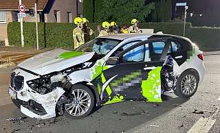In diesem BMW saßen vier Personen. Sie überstanden den Verkehrsunfall ohne Blessuren. - Ralph Meyer In diesem BMW saßen vier Personen. Sie überstanden den Verkehrsunfall ohne Blessuren. - Ralph Meyer