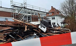 Das Feuer hat glücklicherweise weniger Schaden an der Nieheimer Sparkassen-Filiale angerichtet, als zunächst befürchtet worden war. - David Schellenberg Das Feuer hat glücklicherweise weniger Schaden an der Nieheimer Sparkassen-Filiale angerichtet, als zunächst befürchtet worden war. - David Schellenberg