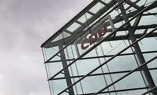 Über der CDU - aber auch der CSU - sind wegen verschiedener Affären dunkle Wolken aufgezogen. - picture alliance/dpa/dpa-Zentralbild Über der CDU - aber auch der CSU - sind wegen verschiedener Affären dunkle Wolken aufgezogen. - picture alliance/dpa/dpa-Zentralbild