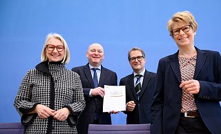 - Bernd von Jutrczenka/dpa - Bernd von Jutrczenka/dpa