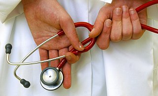 Laut Kassenärztlicher Vereinigung ist Steinhagen noch ausreichend mit Hausärzten versorgt. Doch viele Patientinnen und Patienten nehmen die Situation ganz anders wahr. - dpa Laut Kassenärztlicher Vereinigung ist Steinhagen noch ausreichend mit Hausärzten versorgt. Doch viele Patientinnen und Patienten nehmen die Situation ganz anders wahr. - dpa