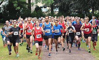 Schon beim Start vorne: Der spätere 5-km-Sieger Florian Bochert (Nr. 100) und Adam Janicki (278), dazwischen Marius Güths. - Claus-Werner Kreft Schon beim Start vorne: Der spätere 5-km-Sieger Florian Bochert (Nr. 100) und Adam Janicki (278), dazwischen Marius Güths. - Claus-Werner Kreft