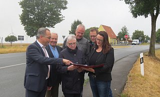 Ortsbegehung: (v.l.) Andreas Kaiser, Heinz Rebbe, Marie-Luise Reinicke, Frank Simon, Christoph Noeke und Claudia Keiter. - privat Ortsbegehung: (v.l.) Andreas Kaiser, Heinz Rebbe, Marie-Luise Reinicke, Frank Simon, Christoph Noeke und Claudia Keiter. - privat