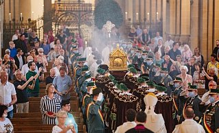Am Libori-Dienstag wurde in einer Prozession durch denPaderborner Dom der Schrein des Bistumspatrons – unter Corona-Bedingungen – indie Krypta der Kathedralkirche zurückgeführt. - Besim Mazhiqi Am Libori-Dienstag wurde in einer Prozession durch denPaderborner Dom der Schrein des Bistumspatrons – unter Corona-Bedingungen – indie Krypta der Kathedralkirche zurückgeführt. - Besim Mazhiqi