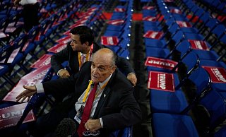 Rudy Giuliani ist ein enger Verbündeter von Donald Trump - beide Republikaner stammen aus New York. - Jae C. Hong/AP Rudy Giuliani ist ein enger Verbündeter von Donald Trump - beide Republikaner stammen aus New York. - Jae C. Hong/AP