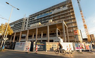 Die Fertigstellung und Inbetriebnahme des neuen Paderborner Hauptbahnhofs ist für den Herbst 2023 geplant. - Lena Henning Die Fertigstellung und Inbetriebnahme des neuen Paderborner Hauptbahnhofs ist für den Herbst 2023 geplant. - Lena Henning