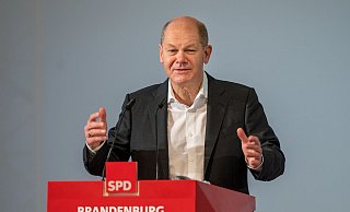 SPD-Kanzlerkandidat Olaf Scholz spricht beim Landesparteitag der SPD in Brandenburg. - Foto: Monika Skolimowska/dpa-Zentralbild/dpa SPD-Kanzlerkandidat Olaf Scholz spricht beim Landesparteitag der SPD in Brandenburg. - Foto: Monika Skolimowska/dpa-Zentralbild/dpa