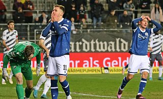 Joel Gradowski kann es nicht fassen. Der Außenstürmer von Arminia Bielefeld hat soeben das sicher geglaubte Führungstor verpasst. - IMAGO/Jan Huebner Joel Gradowski kann es nicht fassen. Der Außenstürmer von Arminia Bielefeld hat soeben das sicher geglaubte Führungstor verpasst. - IMAGO/Jan Huebner