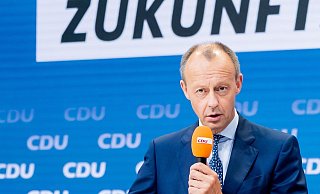 Friedrich Merz spricht bei der Vorstellung des «Zukunftsteams» der Union in der CDU-Parteizentrale. (Archivbild). - Foto: Christoph Soeder/dpa Friedrich Merz spricht bei der Vorstellung des «Zukunftsteams» der Union in der CDU-Parteizentrale. (Archivbild). - Foto: Christoph Soeder/dpa