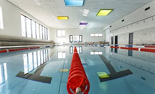 Das große Becken des neuen Verler Hallenbades ist mit fünf Bahnen mit jeweils 25 Meter Länge ausgestattet. Die Breite beträgt zwölf Meter. - Roland Thöring Das große Becken des neuen Verler Hallenbades ist mit fünf Bahnen mit jeweils 25 Meter Länge ausgestattet. Die Breite beträgt zwölf Meter. - Roland Thöring