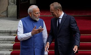 Der indische Ministerpräsident Narendra Modi im Gespräch mit seinem polnischen Amtskollegen Donald Tusk (Foto Aktuell) - Czarek Sokolowski/AP/dpa Der indische Ministerpräsident Narendra Modi im Gespräch mit seinem polnischen Amtskollegen Donald Tusk (Foto Aktuell) - Czarek Sokolowski/AP/dpa