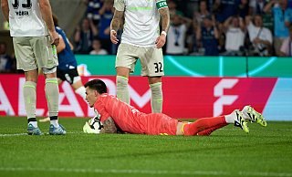 Stand wohl in seinem letzten Spiel für Werder Bremen auf dem Platz: Michael Zetterer. - Bernd Thissen/dpa Stand wohl in seinem letzten Spiel für Werder Bremen auf dem Platz: Michael Zetterer. - Bernd Thissen/dpa