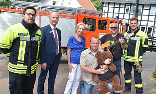 Beim "Sommerspaß": Sebastian Westerhold, Christoph Reuther, Heidi Schumacher, Dirk Unternbäumer, Sebastian Dold und Milan Berkenkamp. - Mareike Patock Beim "Sommerspaß": Sebastian Westerhold, Christoph Reuther, Heidi Schumacher, Dirk Unternbäumer, Sebastian Dold und Milan Berkenkamp. - Mareike Patock