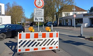 Freie Fahrt nur von Bünde aus. Für Autos aus Richtung Herford ist die Bahnbrücke in Schweicheln gesperrt. - Björn Kenter Freie Fahrt nur von Bünde aus. Für Autos aus Richtung Herford ist die Bahnbrücke in Schweicheln gesperrt. - Björn Kenter