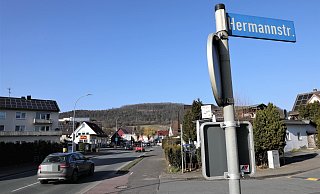 Ab Hermannstraße stadtauswärts soll die Fahrbahn in vier Bauabschnitten saniert werden. - Simone Flörke Ab Hermannstraße stadtauswärts soll die Fahrbahn in vier Bauabschnitten saniert werden. - Simone Flörke
