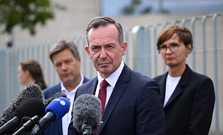 Bundesverkehrsminister Volker Wissing (FDP) gibt ein Statement zum Beschluss der Nationalen Wasserstoffstrategie im Bundeskabinett ab. - Britta Pedersen/dpa Bundesverkehrsminister Volker Wissing (FDP) gibt ein Statement zum Beschluss der Nationalen Wasserstoffstrategie im Bundeskabinett ab. - Britta Pedersen/dpa
