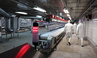 Noch gibt es kein grünes Licht für die neue Schinkenzerlegung, „die modernste in Europa“, so der Unternehmenssprecher. Sie könnte sofort an den Start gehen, wenn das Fleischwerk die Genehmigung erhält. - Marion Pokorra-Brockschmidt Noch gibt es kein grünes Licht für die neue Schinkenzerlegung, „die modernste in Europa“, so der Unternehmenssprecher. Sie könnte sofort an den Start gehen, wenn das Fleischwerk die Genehmigung erhält. - Marion Pokorra-Brockschmidt
