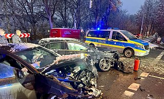 Auf der Kreuzung Nordstraße/Löffelmannweg in Höhe der Bahnbrücke am Dr.-Rörig-Damm wurden am Montagnachmittag drei Personen verletzt. - Ralph Meyer Auf der Kreuzung Nordstraße/Löffelmannweg in Höhe der Bahnbrücke am Dr.-Rörig-Damm wurden am Montagnachmittag drei Personen verletzt. - Ralph Meyer