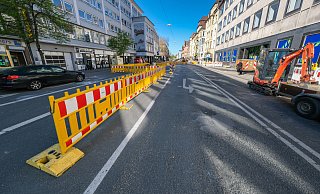 Die Herforder Straße bleibt vor dem Jahnplatz weiter für den Durchgangsverkehr gesperrt. Busse und Anlieger können Richtung City passieren. - Foto: Andreas Zobe/NW Die Herforder Straße bleibt vor dem Jahnplatz weiter für den Durchgangsverkehr gesperrt. Busse und Anlieger können Richtung City passieren. - Foto: Andreas Zobe/NW