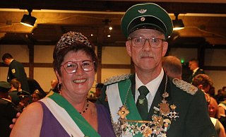 Walter und Olga Schulte sind das alte und das neue Kreiskönigspaar. - Klaus Frensing Walter und Olga Schulte sind das alte und das neue Kreiskönigspaar. - Klaus Frensing
