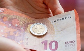 12 Euro - dieser Betrag ist bisher der Mindestlohn in Deutschland. - Fernando Gutierrez-Juarez/dpa-Zentralbild/dpa 12 Euro - dieser Betrag ist bisher der Mindestlohn in Deutschland. - Fernando Gutierrez-Juarez/dpa-Zentralbild/dpa