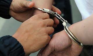 Die Paderborner Polizei nahm die beiden Tatverdächtigen fest und brachte sie zu weiteren Ermittlungen zur Wache Paderborn. - picture-alliance/ dpa Die Paderborner Polizei nahm die beiden Tatverdächtigen fest und brachte sie zu weiteren Ermittlungen zur Wache Paderborn. - picture-alliance/ dpa