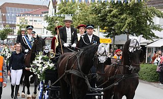 Nach dem gelungenen Festball am Samstagabend folgte am Sonntag die prunkvolle Parade und der Generalmarsch durch die Stadt. - Torsten Wegener Nach dem gelungenen Festball am Samstagabend folgte am Sonntag die prunkvolle Parade und der Generalmarsch durch die Stadt. - Torsten Wegener