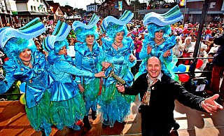 Weiberfastnacht 2015 in Stukenbrock: Das Fünfgestirn und der Bürgermeister. - Sarah Jonek Weiberfastnacht 2015 in Stukenbrock: Das Fünfgestirn und der Bürgermeister. - Sarah Jonek