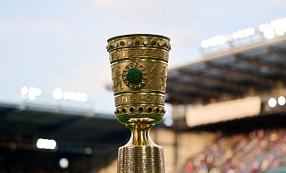 Um diese Trophäe spielen die Teams im DFB-Pokal. - Bernd Thissen/dpa Um diese Trophäe spielen die Teams im DFB-Pokal. - Bernd Thissen/dpa