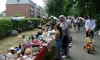 Gut besucht: der Flohmarkt erfreut sich großer Beliebtheit. - Loni Maoro Gut besucht: der Flohmarkt erfreut sich großer Beliebtheit. - Loni Maoro