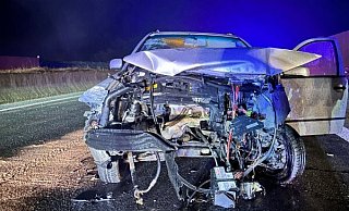 Auf der A33 kam es in der Nacht zu Samstag zu einem Alleinunfall. Der Fahrer eines Firmenfahrzeugs aus Bayern verlor die Kontrolle über sein Auto und krachte in die Leitplanke. - Feuerwehr Steinhagen Auf der A33 kam es in der Nacht zu Samstag zu einem Alleinunfall. Der Fahrer eines Firmenfahrzeugs aus Bayern verlor die Kontrolle über sein Auto und krachte in die Leitplanke. - Feuerwehr Steinhagen