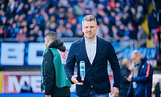 SCP-Trainer Lukas Kwasniok versteht das Spiel mit den Medien. - Besim Mazhiqi SCP-Trainer Lukas Kwasniok versteht das Spiel mit den Medien. - Besim Mazhiqi