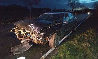 Straßenglätte: In Wehdem war am Morgen eine Frau auf der Rahdener Straße mit ihrem Citroen gegen einen Baum geprallt. - Polizei Minden-Lübbecke Straßenglätte: In Wehdem war am Morgen eine Frau auf der Rahdener Straße mit ihrem Citroen gegen einen Baum geprallt. - Polizei Minden-Lübbecke