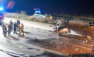 Der Unfallwagen auf der Autobahn 5 bei Offenburg. - Foto: Christina Häußler/Einsatz-Report24/dpa Der Unfallwagen auf der Autobahn 5 bei Offenburg. - Foto: Christina Häußler/Einsatz-Report24/dpa