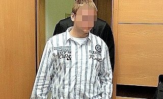 Der 19-jährige Jöllenbecker Fabian K. betritt den Gerichtssaal. In der gestrigen Verhandlung berichtete er in ruhigem Ton von den Ereignissen des 29. März. - ARCHIVFOTO: WOLFGANG RUDOLF Der 19-jährige Jöllenbecker Fabian K. betritt den Gerichtssaal. In der gestrigen Verhandlung berichtete er in ruhigem Ton von den Ereignissen des 29. März. - ARCHIVFOTO: WOLFGANG RUDOLF