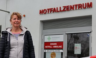 Sabina Rajtor arbeitet seit 29 Jahren im Klinikum Herford. In dieser Woche möchte sie sich gegen Covid-19 impfen lassen. Für diese Entscheidung hat sie gute Gründe - etwa die Erfahrungen, die sie in ihrem Beruf täglich macht. - David Knapp Sabina Rajtor arbeitet seit 29 Jahren im Klinikum Herford. In dieser Woche möchte sie sich gegen Covid-19 impfen lassen. Für diese Entscheidung hat sie gute Gründe - etwa die Erfahrungen, die sie in ihrem Beruf täglich macht. - David Knapp