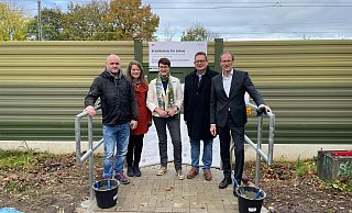 Dennis Klinger, Sieger Freyer, Ulrike Ludewig, Stefan Schwartze und Bernd Poggemöller freuen sich, dass die Bauarbeiten in Löhne-Gohfeld jetzt abgeschlossen wurden. - Jule Prietzel Dennis Klinger, Sieger Freyer, Ulrike Ludewig, Stefan Schwartze und Bernd Poggemöller freuen sich, dass die Bauarbeiten in Löhne-Gohfeld jetzt abgeschlossen wurden. - Jule Prietzel