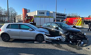Bei einem Verkehrsunfall im Kreuzungsbereich Auf der Freiheit/Bahnhofstraße sind in Herford zwei Menschen leicht verletzt worden. - Claus Frickemeier Bei einem Verkehrsunfall im Kreuzungsbereich Auf der Freiheit/Bahnhofstraße sind in Herford zwei Menschen leicht verletzt worden. - Claus Frickemeier