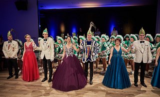 So bunt lieben die Steinheimer ihren Karneval: Der Einzug zur Feier des "Elften im Elften". - StKG/Marc Obermann So bunt lieben die Steinheimer ihren Karneval: Der Einzug zur Feier des "Elften im Elften". - StKG/Marc Obermann