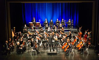 Die Nordwestdeutsche Philharmonie spielt 2024 fast 150 Konzerte, davon 132 in den Mitgliedsstädten und -kreisen des Trägervereins. Darunter sind die Neujahrskonzerte oder Sonderkonzerte wie das Friedenskonzert 2023 im Stadttheater Herford. - Ralf Bittner Die Nordwestdeutsche Philharmonie spielt 2024 fast 150 Konzerte, davon 132 in den Mitgliedsstädten und -kreisen des Trägervereins. Darunter sind die Neujahrskonzerte oder Sonderkonzerte wie das Friedenskonzert 2023 im Stadttheater Herford. - Ralf Bittner