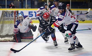 Die Herforder, hier mit Sebastian Christmann, haben gegen die Hammer Eisbären einiges gutzumachen. Auch mit Blick auf die Tabelle steckt Brisanz im Westfalenderby. - Yvonne Gottschlich Die Herforder, hier mit Sebastian Christmann, haben gegen die Hammer Eisbären einiges gutzumachen. Auch mit Blick auf die Tabelle steckt Brisanz im Westfalenderby. - Yvonne Gottschlich