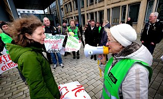 Kämpfen um jeden Baum: Anette Klee (links) und Angelika Daum sind zwei Frauen, die sich in Gütersloh für den Schutz von Natur und Umwelt einsetzen. - Andreas Frücht Kämpfen um jeden Baum: Anette Klee (links) und Angelika Daum sind zwei Frauen, die sich in Gütersloh für den Schutz von Natur und Umwelt einsetzen. - Andreas Frücht