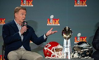 Roger Goodell arbeitet mit der NFL an einer Profi-Liga für Flag Football. - Maximilian Haupt/dpa Roger Goodell arbeitet mit der NFL an einer Profi-Liga für Flag Football. - Maximilian Haupt/dpa